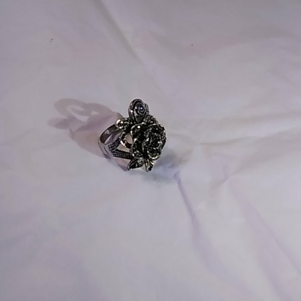 Rose ring - Picture 2 of 4